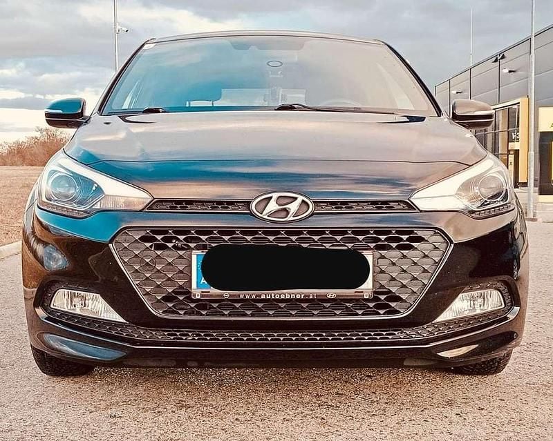 Gebraucht Hyundai i20 Edition 83 PS (61 kW) 2017 Schwarz Limousine