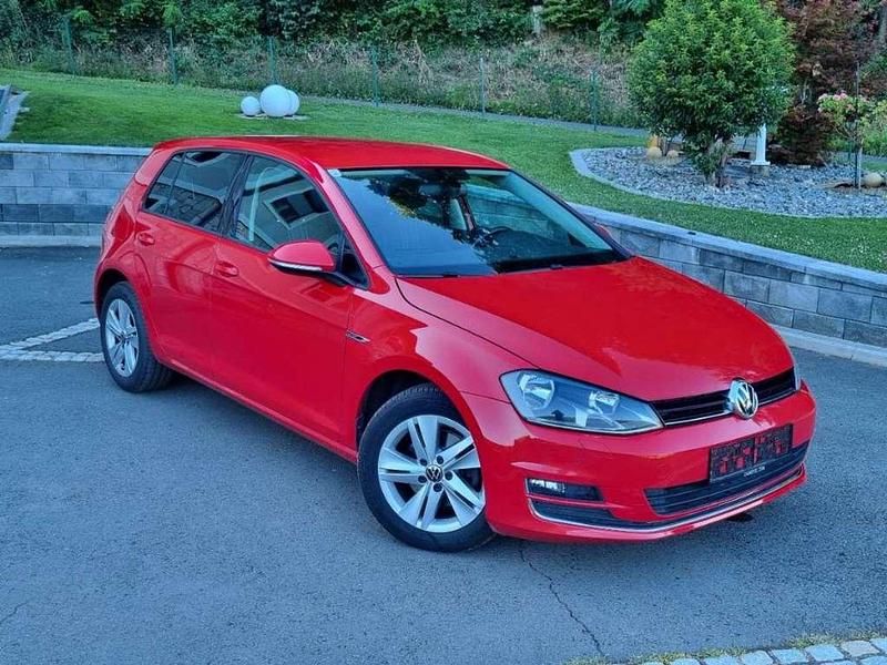 Rot Gebraucht 2015 VW Golf VII Comfortline Limousine | € 12.700 (Fairer Preis) - Bild 1/4