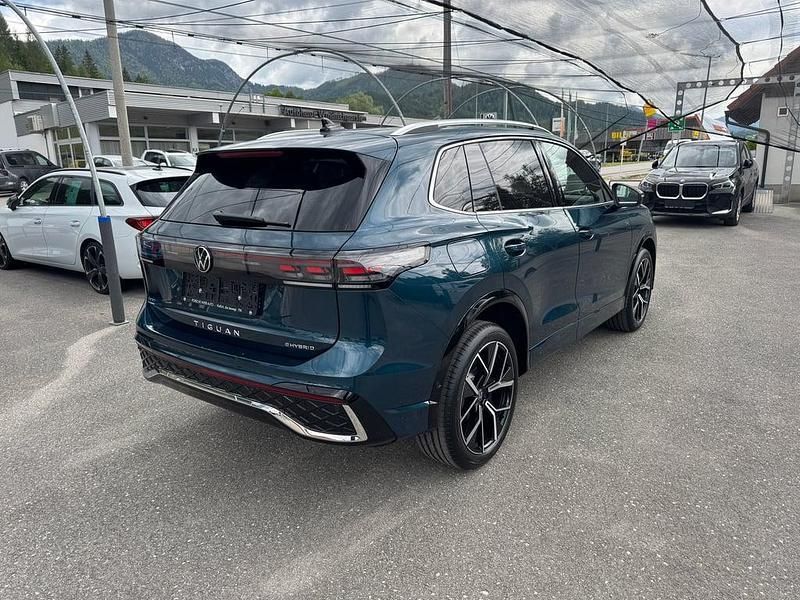 Gebraucht VW Tiguan Sport 204 PS (150 kW) 2025 Dunkelblau  metallic SUV