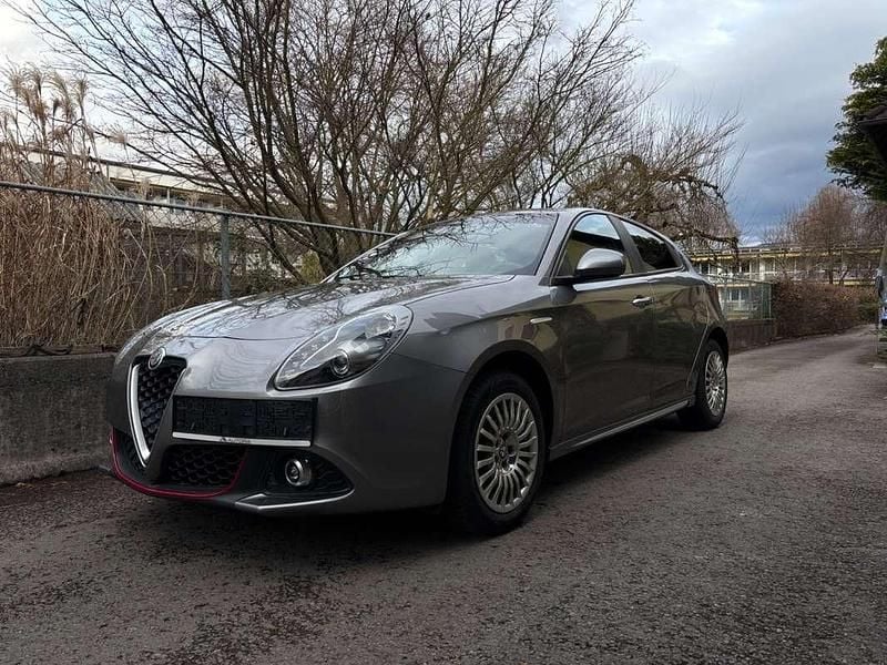 Gebraucht Alfa Romeo Giulietta Executive 120 PS (88 kW) 2018 Silber Kleinwagen