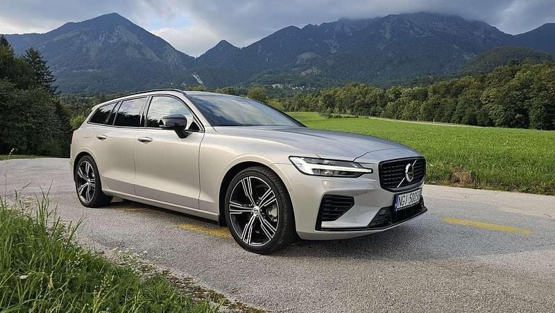 Gebraucht Volvo V60 Ultimate 310 PS (228 kW) 2022 Silber Kombi