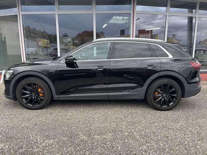 Gebraucht Audi e-tron Basis 230 kW (313 PS) 2022 Schwarz SUV