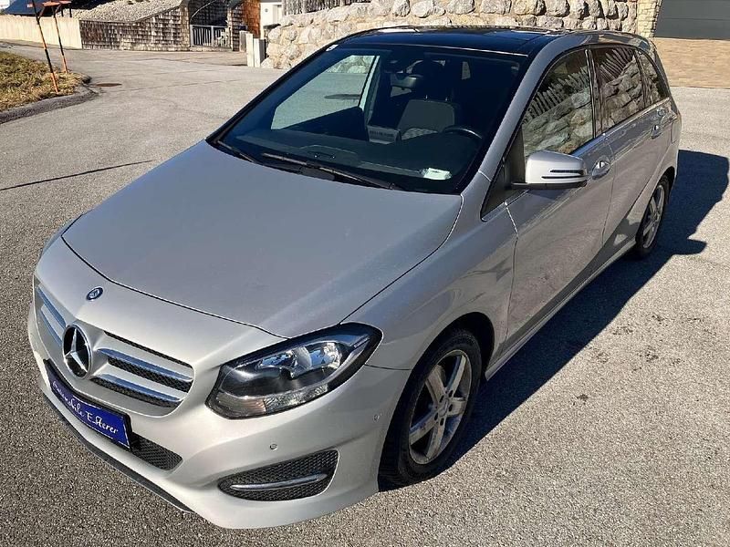 Grau Gebraucht 2015 Mercedes B180 Van / Kleinbus | € 5.980 (Fairer Preis) - Bild 1/4
