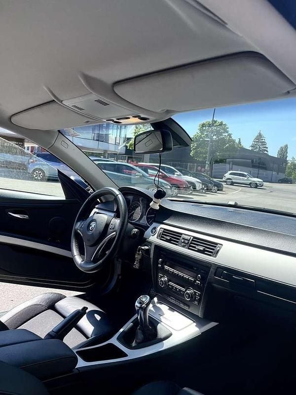 Gebraucht BMW 320 170 PS (125 kW) 2009 Schwarz Coupé