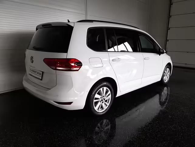 Gebraucht VW Touran 150 PS (110 kW) 2022 Weiß Van / Kleinbus