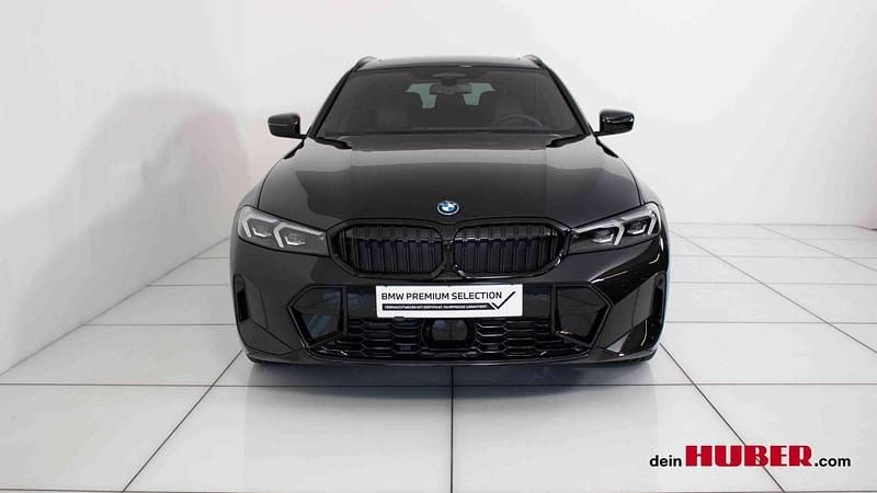 Gebraucht BMW 330e Efficient Dynamics 184 PS (135 kW) 2025 Saphirschwarz Kombi