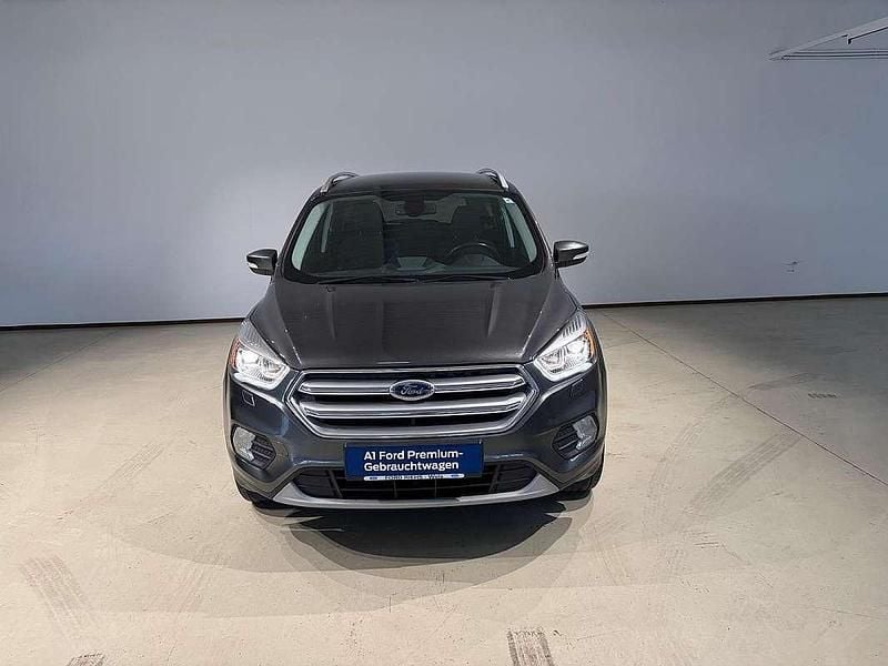 Gebraucht Ford Kuga Titanium 150 PS (110 kW) 2017 Grau SUV