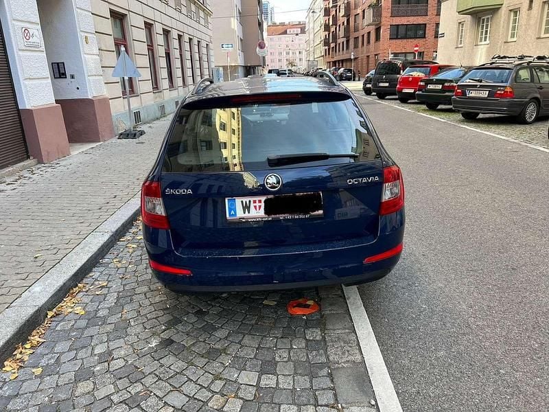 Gebraucht Skoda Octavia 105 PS (77 kW) 2015 Blau Kleinwagen