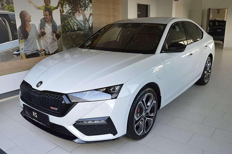 Weiß Gebraucht 2021 Skoda Octavia RS Limousine | € 27.990 - Bild 1/4