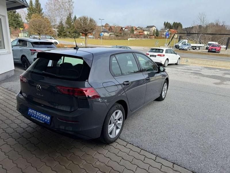 Gebraucht VW Golf Life 116 PS (85 kW) 2022 Grau Limousine