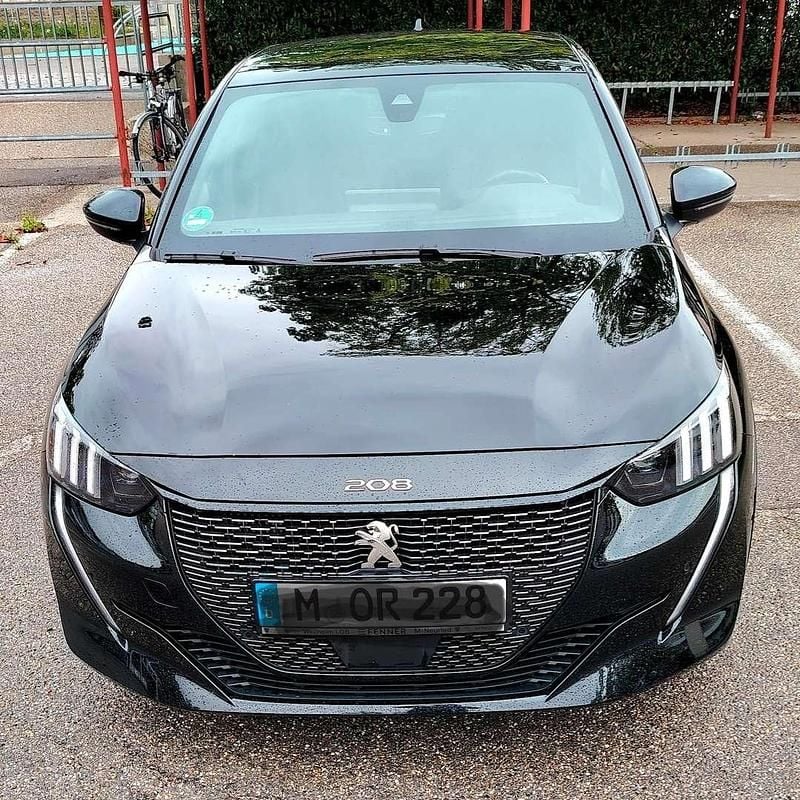 Schwarz Gebraucht 2021 Peugeot 208 GT Kleinwagen | € 14.000 (Fairer Preis) - Bild 1/3