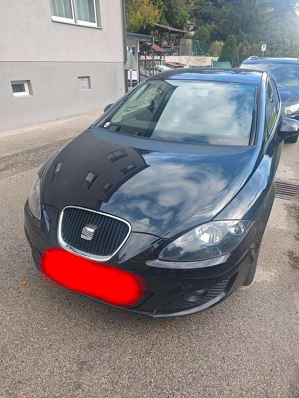 Schwarz Gebraucht 2012 Seat Leon Copa Limousine | € 5.900 (Fairer Preis) - Bild 1/4