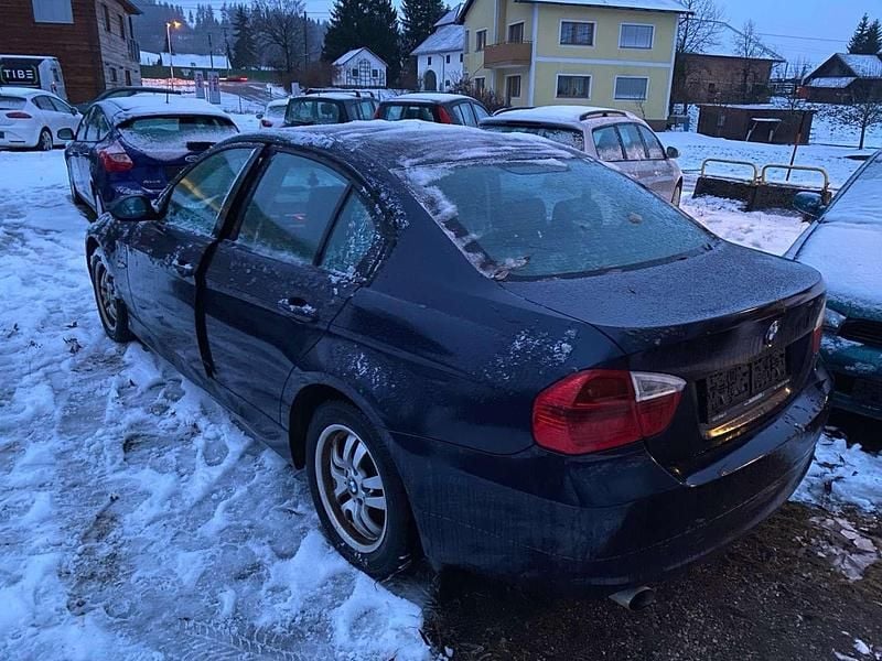 Gebraucht BMW 318 129 PS (94 kW) 2005 Blau Limousine