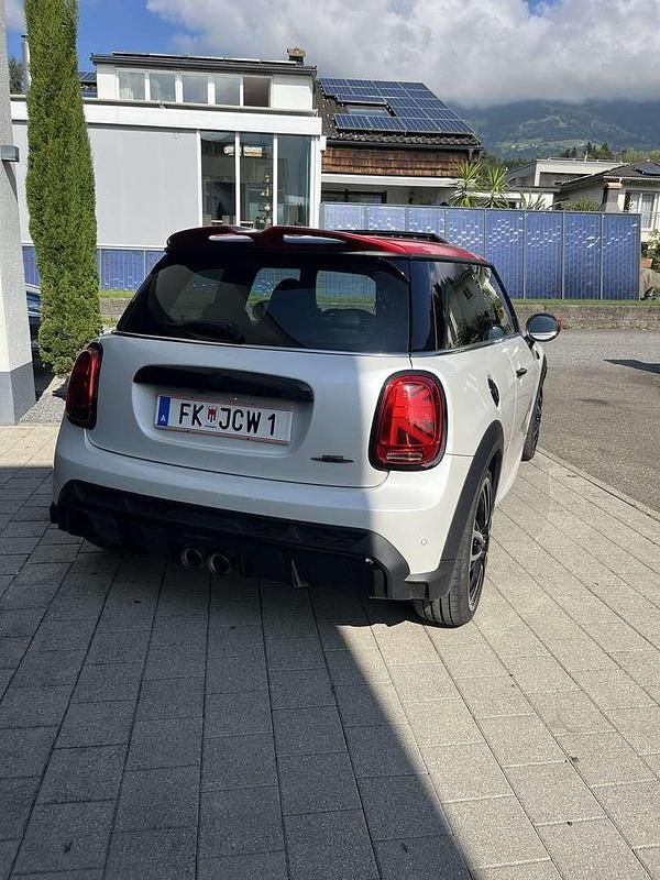 Gebraucht Mini John Cooper Works 231 PS (169 kW) 2023 Weiß Kleinwagen