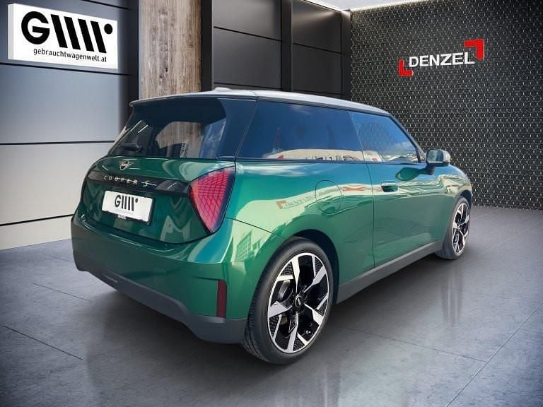 Gebraucht Mini Cooper SE 160 kW (218 PS) 2024 British racing green Kleinwagen