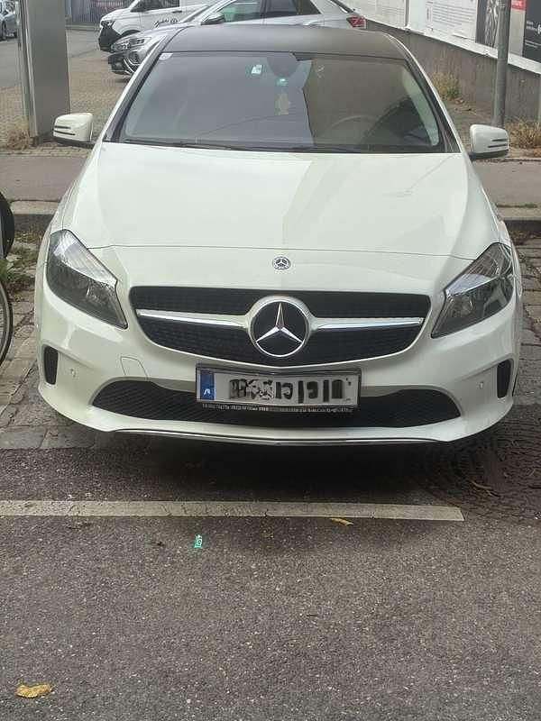 Gebraucht 2018 Mercedes A180 Limousine | € 16.000 - Bild 1/4