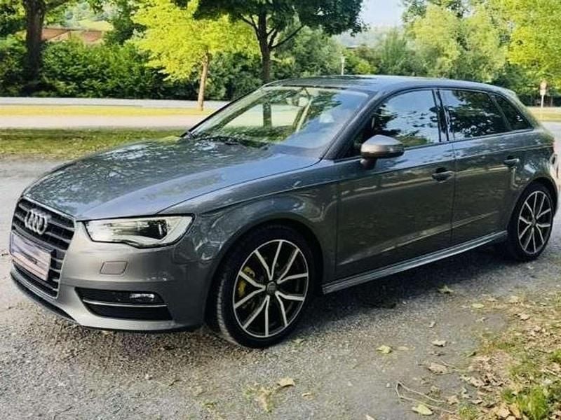 Grau Gebraucht 2015 Audi A3 Limousine | € 13.000 (Fairer Preis) - Bild 1/4