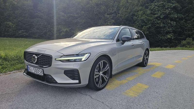 Gebraucht Volvo V60 Ultimate 310 PS (228 kW) 2022 Silber Kombi