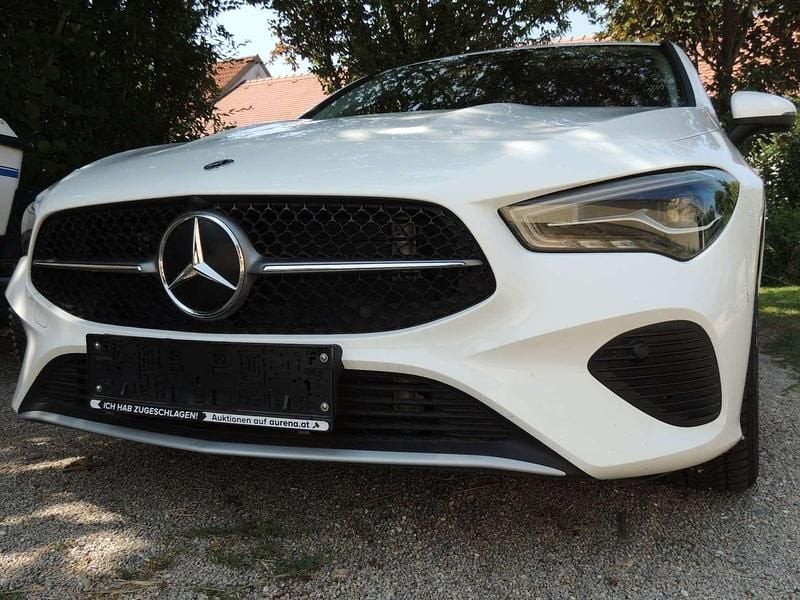 Weiß Gebraucht 2024 Mercedes CLA180 Shooting Brake Kombi | € 30.500 (Fairer Preis) - Bild 1/4