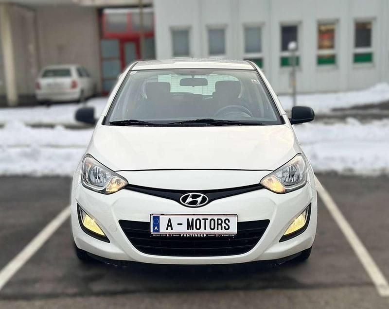 Gebraucht Hyundai i20 Life 86 PS (63 kW) 2013 Weiß Kleinwagen