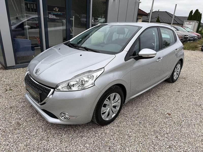 Grau Gebraucht 2013 Peugeot 208 Active Kleinwagen | € 6.990 (Fairer Preis) - Bild 1/4