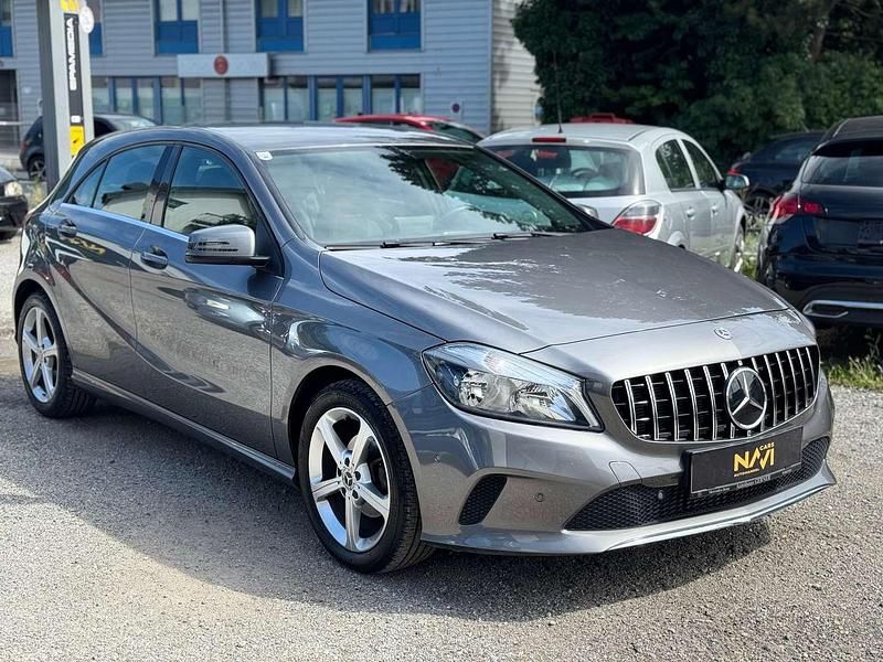 Grau Gebraucht 2017 Mercedes A160 Kleinwagen | € 15.990 (Fairer Preis) - Bild 1/4