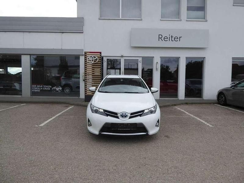 Gebraucht Toyota Auris Hybrid Active 99 PS (72 kW) 2014 Weiß Limousine