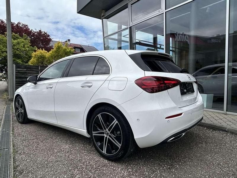 Gebraucht Mercedes A180 136 PS (100 kW) 2025 Weiß Limousine