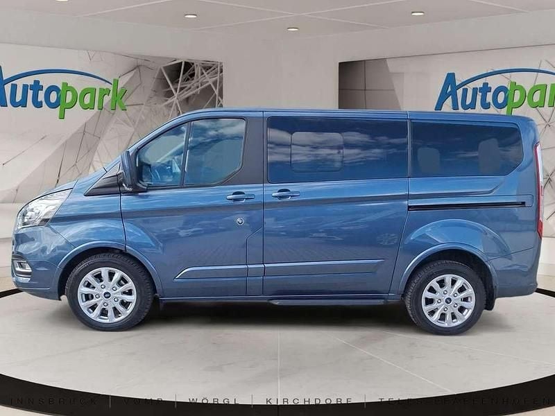 Gebraucht Ford Tourneo Titanium 131 PS (96 kW) 2022 Blau Van / Kleinbus