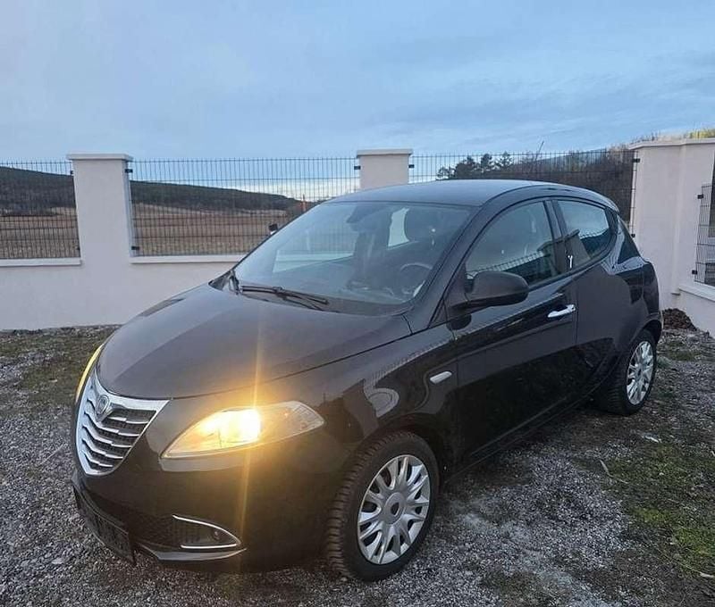 Gebraucht Lancia Ypsilon 69 PS (50 kW) 2011 Schwarz Kleinwagen