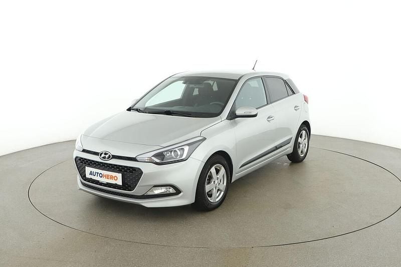 Grau Gebraucht 2017 Hyundai i20 Edition Limousine | € 10.490 (Etwas zu teuer) - Bild 1/3