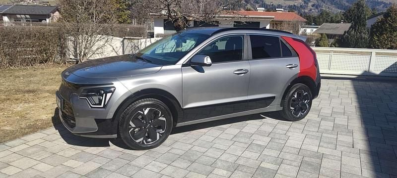 Silber Gebraucht 2024 Kia e-Niro Inspiration SUV | € 33.900 (Fairer Preis) - Bild 1/4