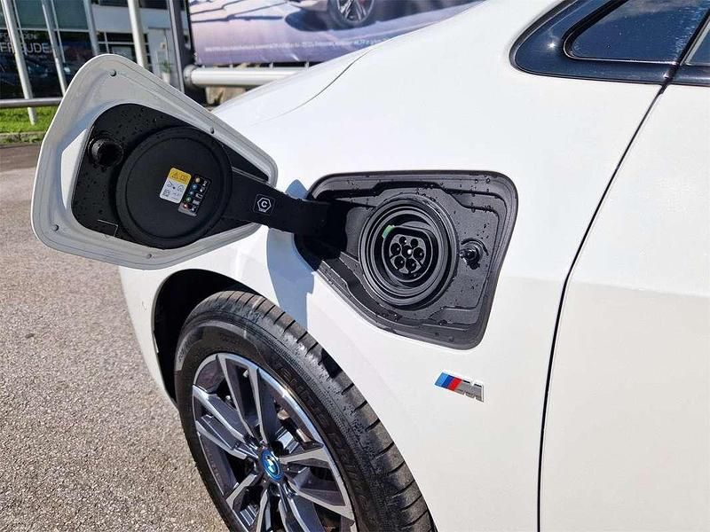 Gebraucht BMW 230e Active Tourer Efficient Dynamics 324 PS (238 kW) 2024 Alpinweiß Van / Kleinbus