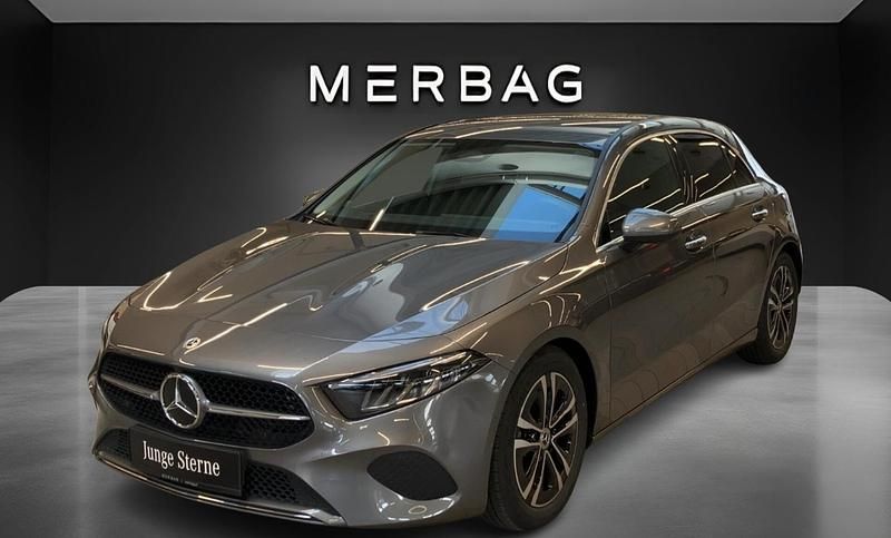 Gebraucht Mercedes A180 Advanced Plus 116 PS (85 kW) 2024 Mountaingrau metallic Limousine