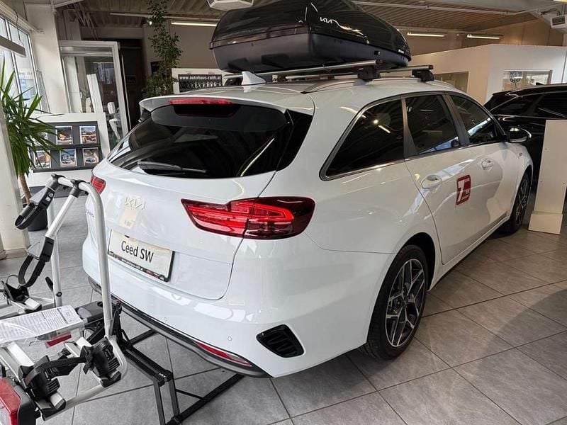 Neu Kia Ceed Silver 101 PS (74 kW) 2025 Kleinwagen