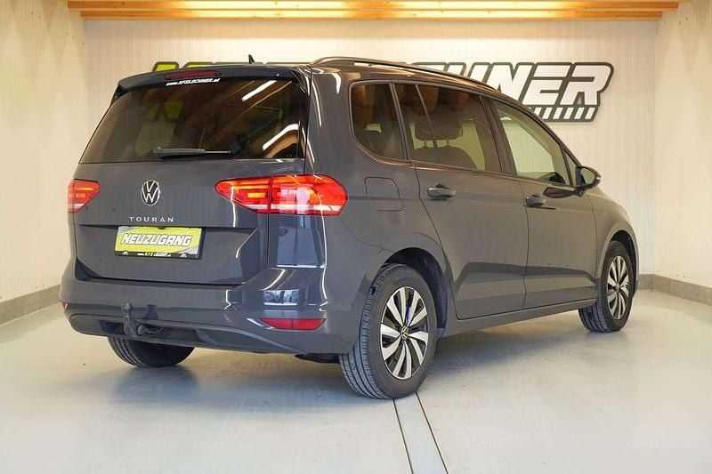 Gebraucht VW Touran R 150 PS (110 kW) 2024 Grau Van / Kleinbus