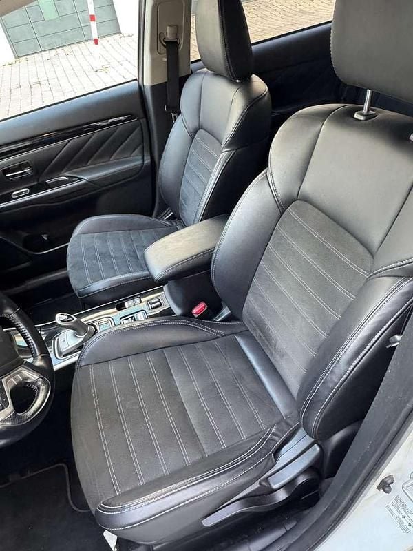 Gebraucht Mitsubishi Outlander P-HEV 224 PS (164 kW) 2019 Weiß SUV