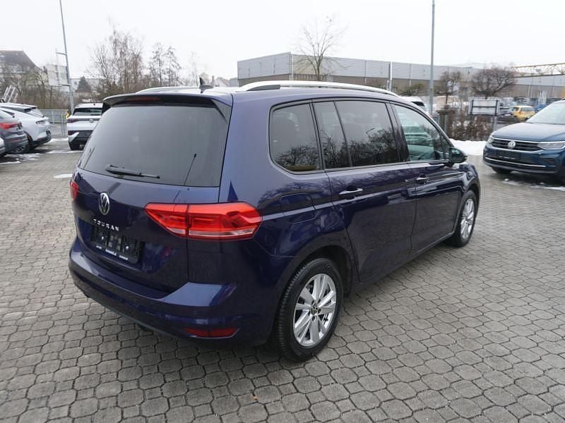 Gebraucht VW Touran Comfortline 122 PS (89 kW) 2022 Blau Van / Kleinbus