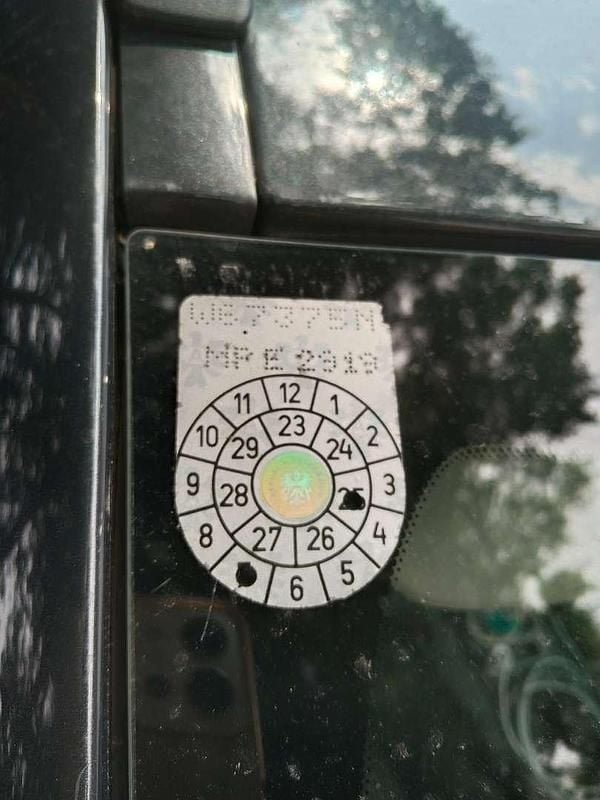 Grau Gebraucht 2009 Volvo V50 Kombi | € 3.100 - Bild 1/4