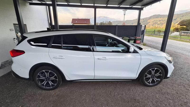 Weiß Gebraucht 2020 Ford Focus Active X Kombi | € 15.200 (Fairer Preis) - Bild 1/4