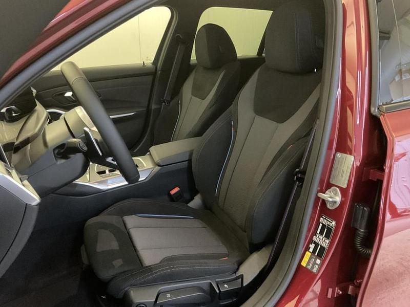 Gebraucht BMW 330e Efficient Dynamics 293 PS (215 kW) 2026 Fire red Kombi