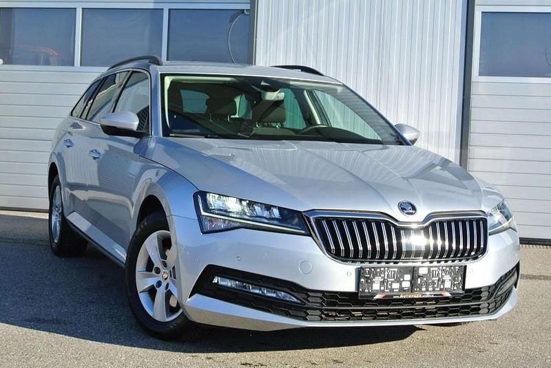 Silber Gebraucht 2022 Skoda Superb Kombi | € 21.390 (Guter Preis) - Bild 1/4