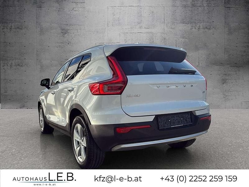 Gebraucht Volvo XC40 Core 163 PS (119 kW) 2025 Weiß SUV