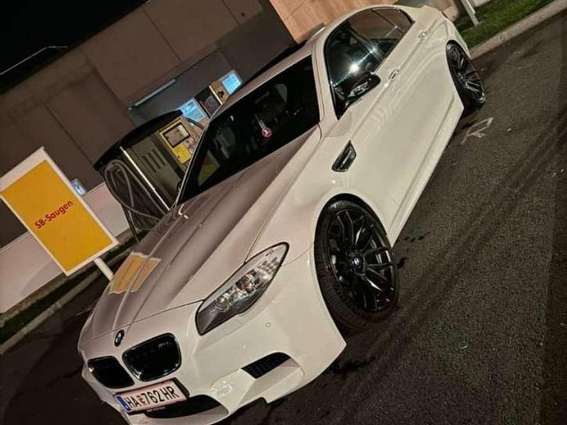 Weiß Gebraucht 2010 BMW 525 Limousine | € 19.400 (Teuer) - Bild 1/4