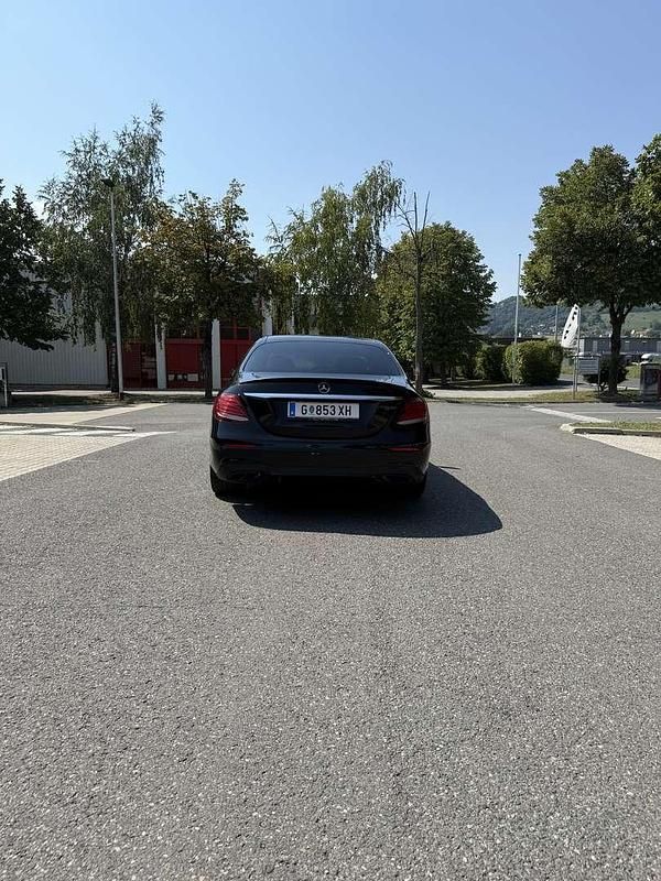 Gebraucht Mercedes E220 AMG line 194 PS (142 kW) 2016 Limousine