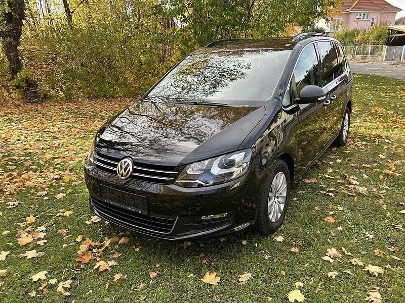 Schwarz Gebraucht 2017 VW Sharan Comfortline Van / Kleinbus | € 14.999 - Bild 1/4