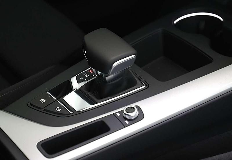 Gebraucht Audi A4 Comfort 136 PS (100 kW) 2025 Schwarz  normal Kombi