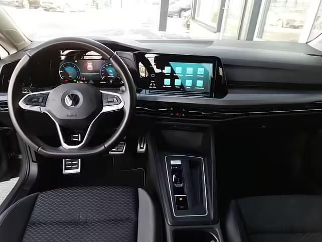 Gebraucht VW Golf VIII Active 150 PS (110 kW) 2022 Delfingraumet. Limousine