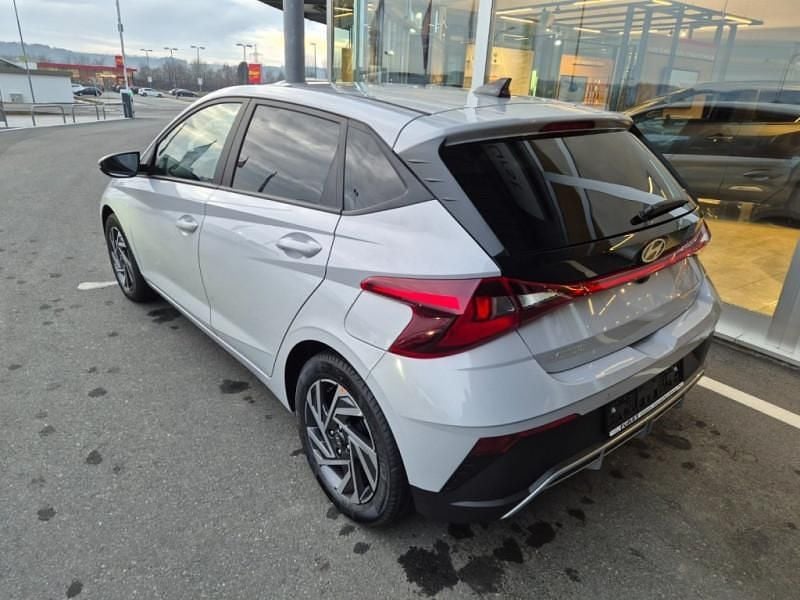 Neu Hyundai i20 77 PS (56 kW) 2025 Grau Limousine