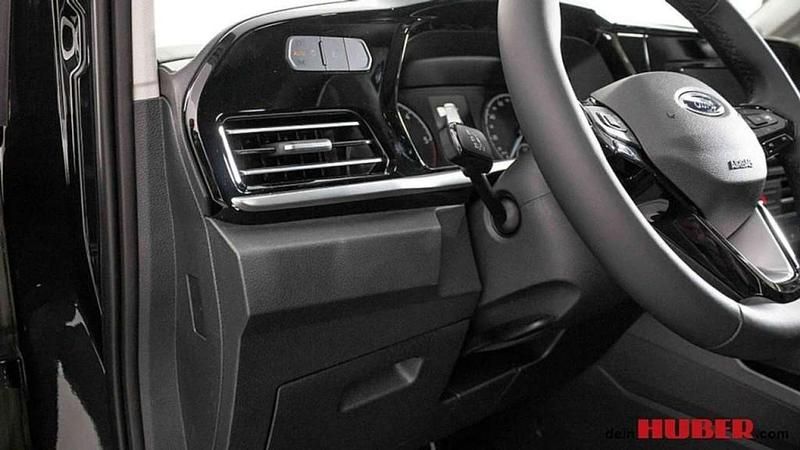 Gebraucht Ford Tourneo Titanium 121 PS (88 kW) 2024 Schwarz Kombi